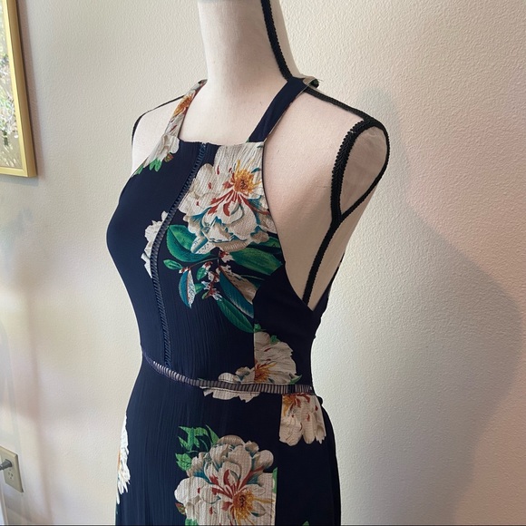 Halter Neck Floral Print Open Back Maxi Dress with Crochet Details & Front Slit - Picture 8 of 11